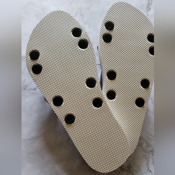 Old Navy Leopard Print Slides - Picture 5 of 5